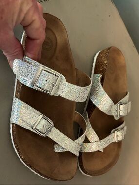 wonder nation Girls Silver Holographic Buckle Sandals